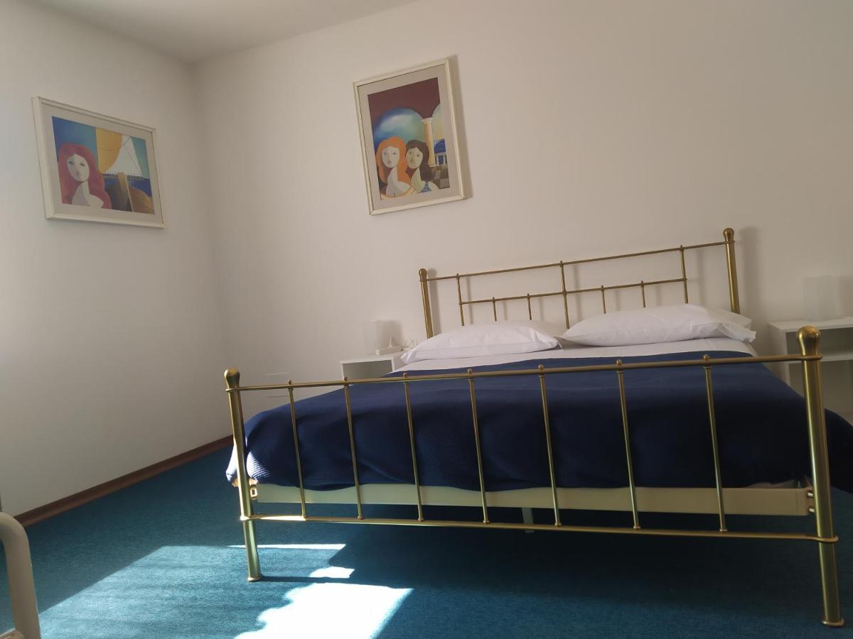 Doge Inn Ronchi Dei Legionari Buitenkant foto