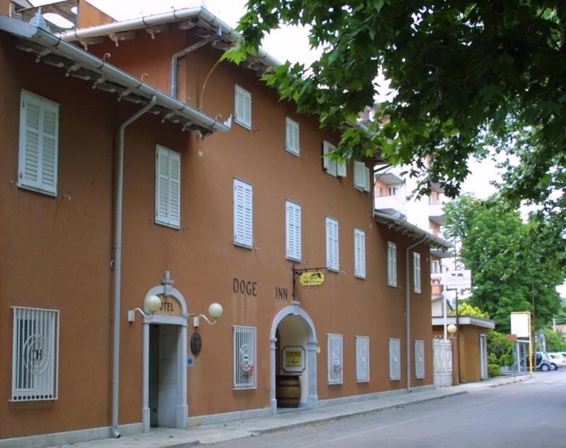 Doge Inn Ronchi Dei Legionari Buitenkant foto